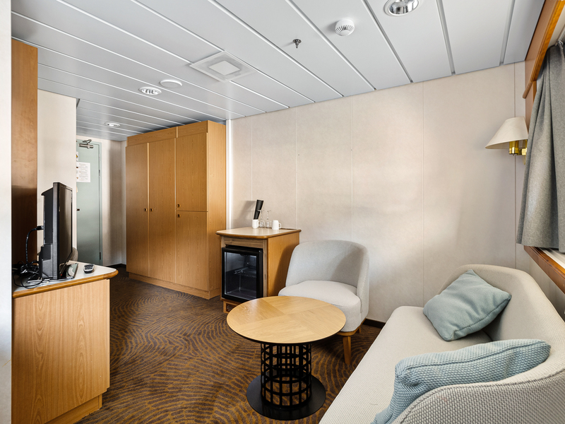 Arctic Superior | Higher and lower decks for two travellers